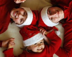 Christmas-santa-hats-family_420-420x0